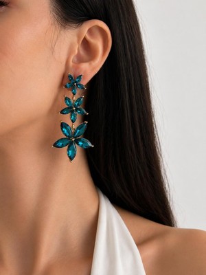 Motix Flora Shine – Işıltılı Çiçek Formlu Sallantılı Kadın Küpe