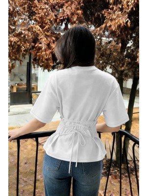 Tarz Cool Kadın Bağcıklı Basic Tişört – Belden Oturtmalı Şık ve Modern Tasarım