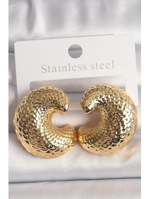 Uravas Store Pirinç Gold Renk Yılan Sırtı Işlemeli Yarım Halka Model Kadın Küpe - TJ-BKP10159