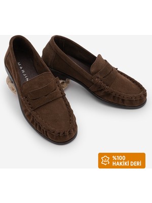 Marjin Kadın Hakiki Deri Oval Burun Makosen Dikişli Büzgülü Loafer Günlük Ayakkabı Lefora Açık Kahve Süet