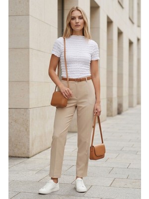 Lupinn Kadın Beyaz Büzgülü Dokulu Bluz Slim Fit Kısa Kol Yüksek Yaka Esnek Modern Şık Üst Bluz