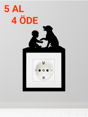 Köpekle Oyun Oynayan Bebek Dekoratif Priz / Anahtar Çerçevesi