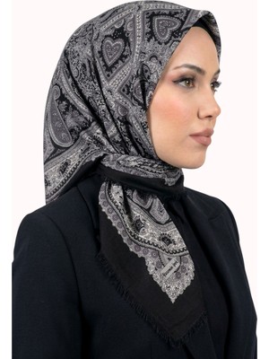 Hadiora Kadın Siyah Gri Etnik Desenli Flamlı Eşarp