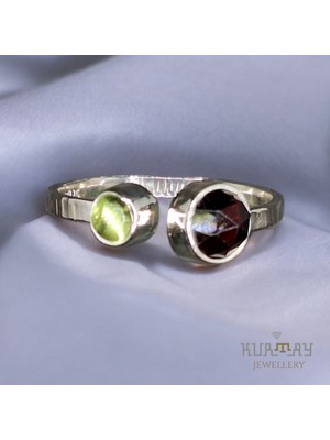 KURTAY JEWELLERY Garnet ve Peridot Taşlı Gümüş Yüzük