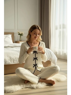 Luord - Store Kadın Beyaz Fiyonklu Iç Çamaşırı ve Uzun Kollu V Yaka Pijama Takımı 4'lü Set