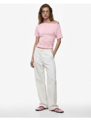 Koton Slim Fit Drape Detaylı Omzu Açık Kayık Yaka Tişört