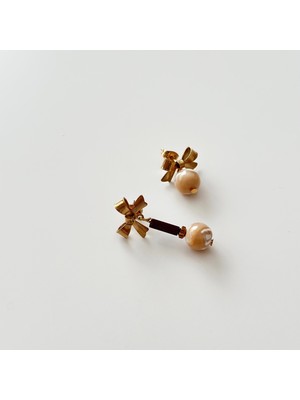 Vesce Atelier Golden Pearl Bow Doğaltaş Küpe