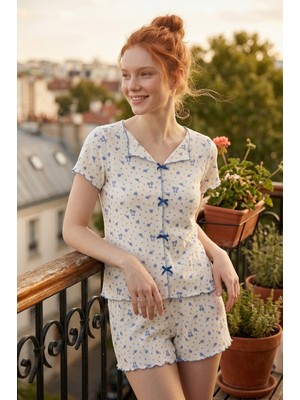 Çağrı Homewear Kadın Kayık Yaka Düğmesiz Fitilli Kaşkorse Kumaş Fiyonklu %100 Pamuk Kısa Kol Şortlu Pijama Takımı