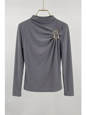 AKD Atelier Kadın Bluz Gold Toka Detaylı Büzgülü Uzun Kollu Sandy Kumaş Likralı Şık Bluz