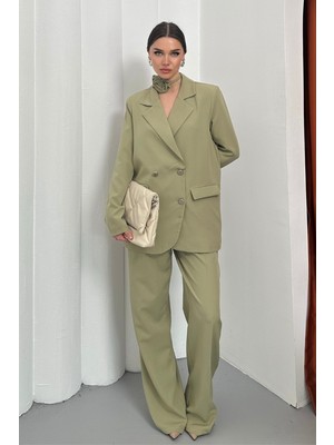 AKD Atelier Kadın Ikili Blazer Ceket Pantolon Takım Aksesuar ve Düğme Detaylı Bol Paça
