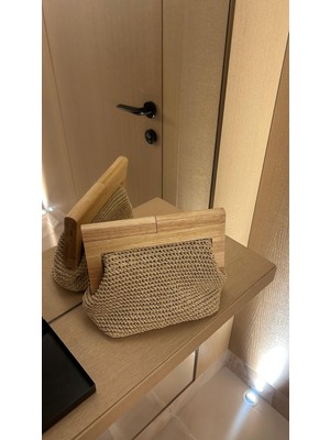 Merve Bayraktar Tahta Saplı Krem Clutch Çanta