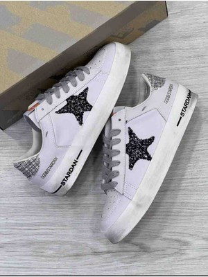 Golden Goose Stardan Kadın Beyaz Sneaker - Siyah Simli Yıldız Detaylı