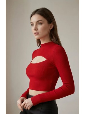 Lux Store Kadın Kırmızı Göğüs Dekolteli Uzun Kollu Cut Out Crop Top Bluz – Şık, Rahat ve Kolay Kombinlenebilir