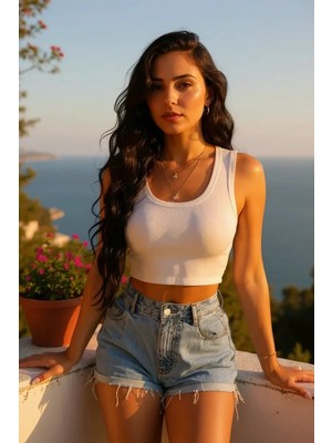 Lux Store Kadın Beyaz Kare Yaka Crop Top Bluz – Şık, Rahat ve Kolay Kombinlenebilir
