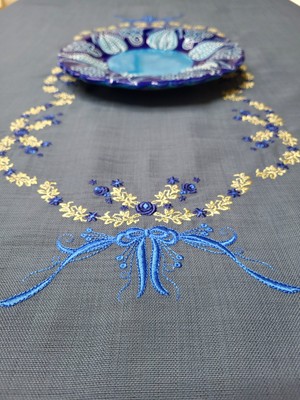 Kurdela Işlemeli 8 Kişilik Indigo Masa Örtüsü