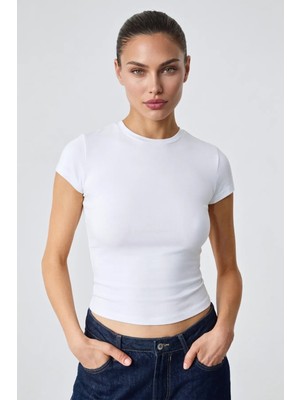 Guaraz Kadın Beyaz Esnek Kumaşlı Vücuda Oturan Slim Fit Bisiklet Yaka Basıc T-Shirt