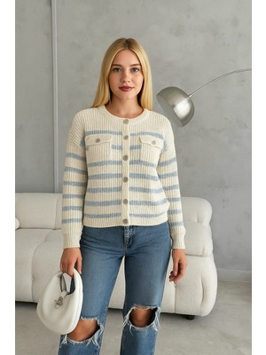 Palenaole Butik  Beyaz-Açık Mavi Çizgili Detaylı ve Düğmeli Cepli Triko Hırka