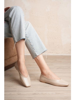 Ellolita Luxury Shoes Loly Düz Oval Ağız Bej Rugan  Ortopedik Deri Babet