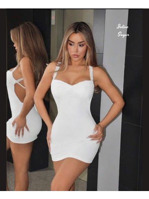 Intive Lingerie Intive Sugar Beyaz Dantel Detaylı Çapraz Askılı Sırt Mini V Yaka Feminen Gecelik