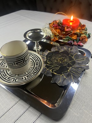 Minoza Gold Detaylı Siyah Şakayık Tasarım Lazer Kesim Kokteyl & Sunum Peçetesi 6 Adet
