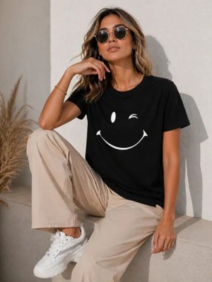 Bet's  Minimal Gülümseyen Yüz Baskılı Tişört Kısa Kol Yazlık T-Shirt - Siyah