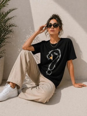 Gökyüzü Moda Kuğu Figürlü Soru Işareti Baskılı Tişört Kısa Kol T-Shirt - Siyah