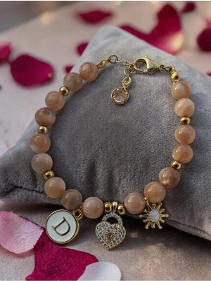 Amabel Jewelerys Harf, Zirkon Kalp ve Güneş Detaylı Güneş Doğal Taşı Bileklik (Anneler Günü Hediyeli)