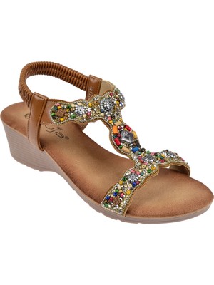 Guja Taş Detaylı 5cm Dolgu Tabanlı Kadın Sandalet GJ-26Y226   Camel