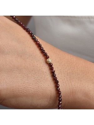 Nox Jewelry 14 Ayar Altın Kaplama Gümüş Lal Taşı (Garnet) Doğal Taş Ortası Taşlı Top Detaylı Gümüş Bileklik