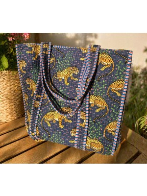 Kapitoneli Kaplan Desenli Tote Bag – Büyük Boy Print Baskı Kumaş Çanta