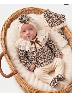 Baby Zuhu Unez Premium Leopar Desenli Bebek Takımı – Dantelli Yaka, Patikli Alt, Şık Bandana Set