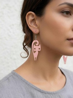 Modern Silüet Kedi Küpe – Minimalist Pembe Şıklık