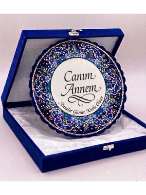 Hatyazan El Yapımı Özel Tasarım Kaligrafi Yazılı Çini Tabak – Anneler Gününe Özel
