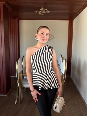 Arwey Tek Omuz Çizgili Peplum Bluz