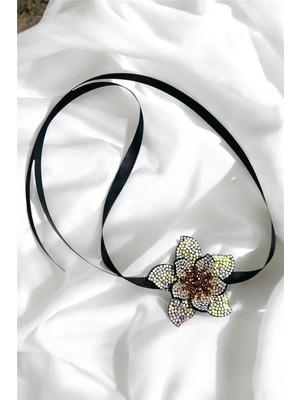 Petek Aksesuar Parlak Taşlı Çiçek Choker Kolye