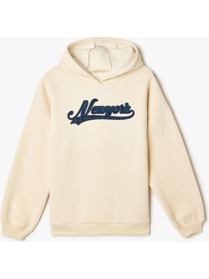 Koton Kapşonlu Sweatshirt Ekru Renkli Kız Çocuk Uzun Kollu Regular Fit Şehir Temalı Baskı Detaylı
