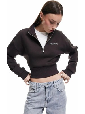 Koton Pamuklu Yarım Fermuarlı Şardonlu Baskılı Crop Sweatshirt