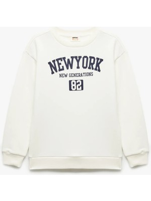 Koton Oversize Uzun Kollu Ekru Bisiklet Yaka Baskılı Sweatshirt Erkek Çocuk için Şardonlu Tasarım