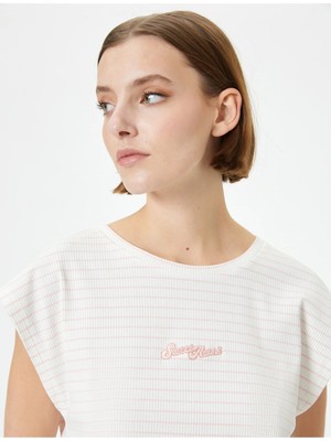 Koton Crop Pijama Üstü Kısa Kollu Bisiklet Yaka Nakışlı Fitilli Viskon Karışımlı