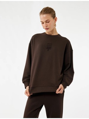 Uzun Kollu Bisiklet Yaka Nakışlı Oversize Sweatshirt