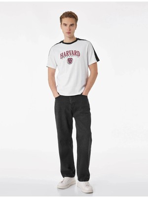 Koton Regular Fit Kısa Kollu Renk Kontrastlı Bisiklet Yaka Baskılı Harvard Lisanslı Tişört