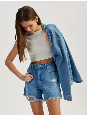 Koton Yıpranmış Püsküllü Düğmeli Denim Şort