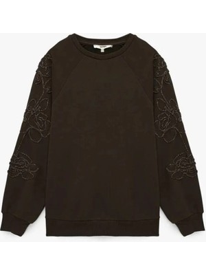 Uzun Kollu Bisiklet Yaka Çiçekli Boncuk Nakış Detaylı Sweatshirt
