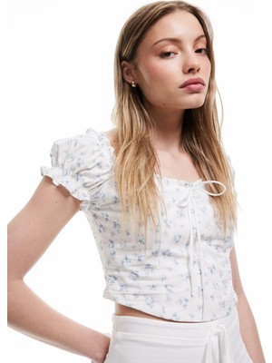 Koton Kayık Yaka Bağcık Detaylı Fermuarlı Çiçekli Dar Kesim Poplin Crop Bluz