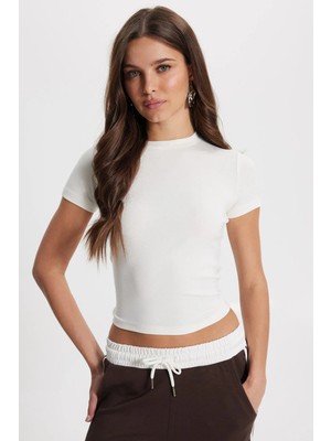 Tudors Kadın Slim Fit Dar Kesim Pamuklu Kısa Kollu Bisiklet Yaka Beyaz Tişört