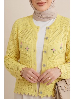 Moda Morfo Önü Çiçek Nakışlı Ponponlu Düğmeli Triko Hırka   -Sarı