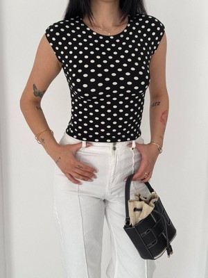 Kadın Puantiyeli Sıfır Kollu Bisiklet Yaka Slim Fit Yazlık Bluz