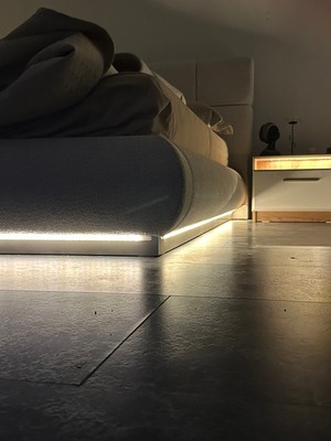 Cozze Mobilya Roma Parçalı Blok Başlıklı LED Işıklı Bazalı Karyola