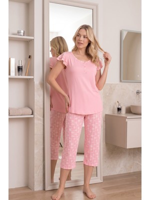 Alimer Kadın V Yaka 3 Düğme Pembe Papatya Desen Fırfır Kısa Kollu Bermuda Pijama Takımı - Tunik Kapri Pijama