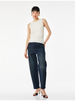 Koton Slim Fit Dantel Detaylı Bisiklet Yaka Kolsuz Bluz
